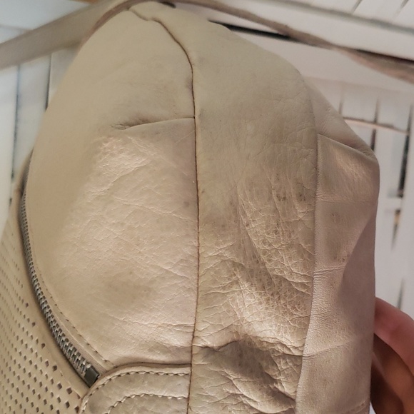 Lucky Brand light beige leather shoulder/ crossbody adjustable strap bag - Picture 5 of 9